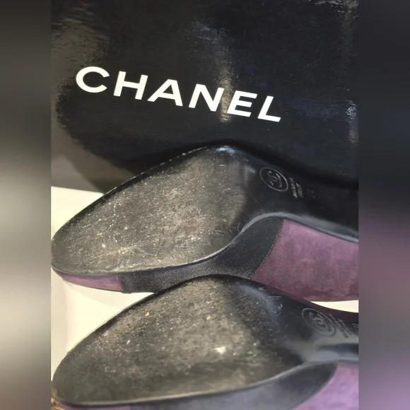 Chanel Vintage Women's Purple Suede and Black Heels - Picture 14 of 16